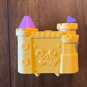 2018 Mattel Polly Pocket SURF N' SANDVENTURE Yellow Playset